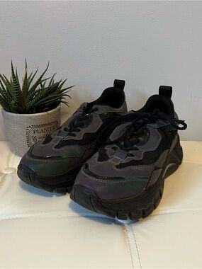 Women's Chunky Athletic Sneakers in Iridescent Black